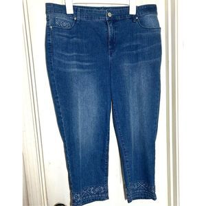 Gloria Vanderbilt Jordyn Embroidered Capris Size:16